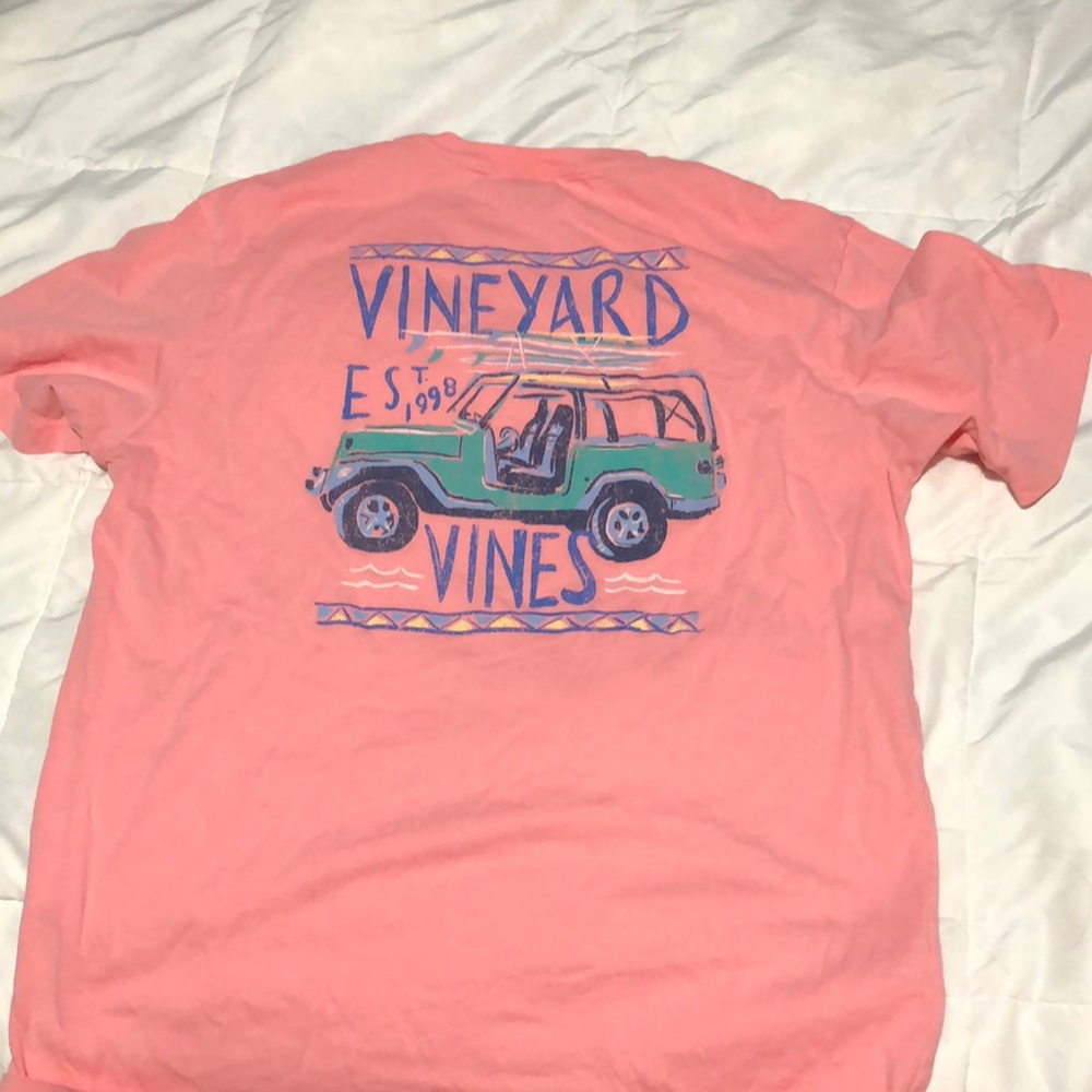 Pink vineyard vines T-shirt